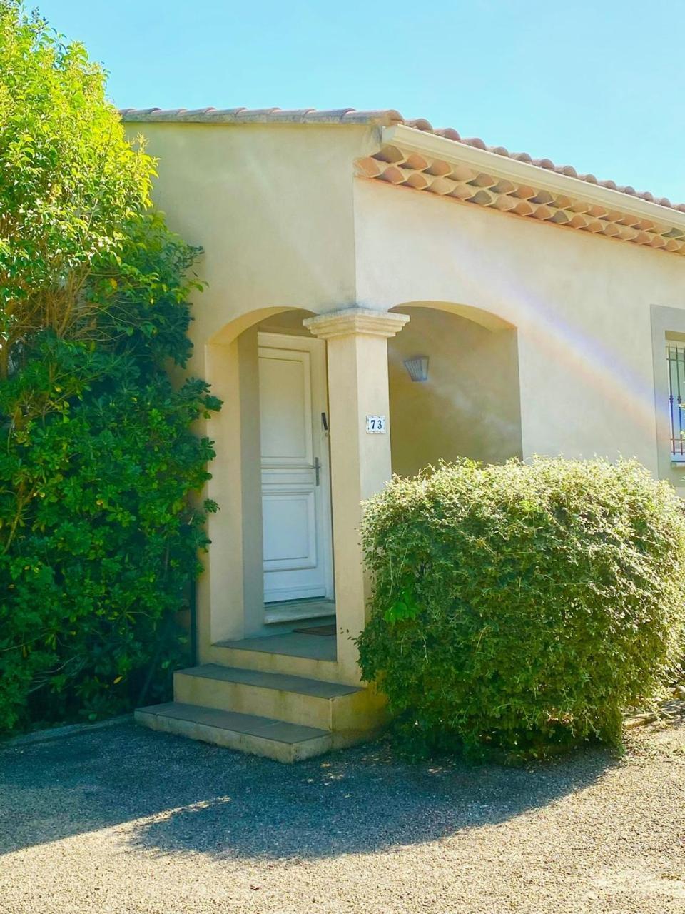 Appartement Neuf Et Au Calme Proche Avignon Althen-des-Paluds Luaran gambar